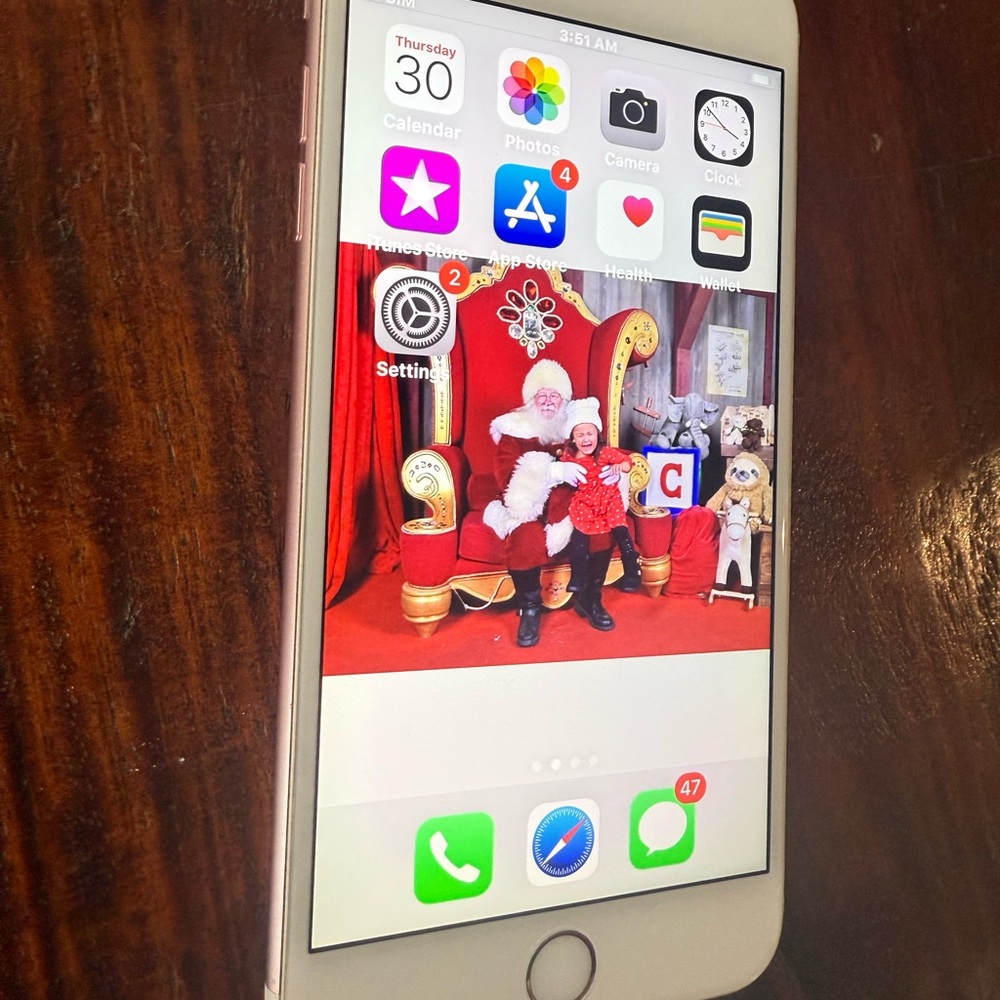 Apple iPhone - Elegant Pink Finish, iPhone 6s , great condition